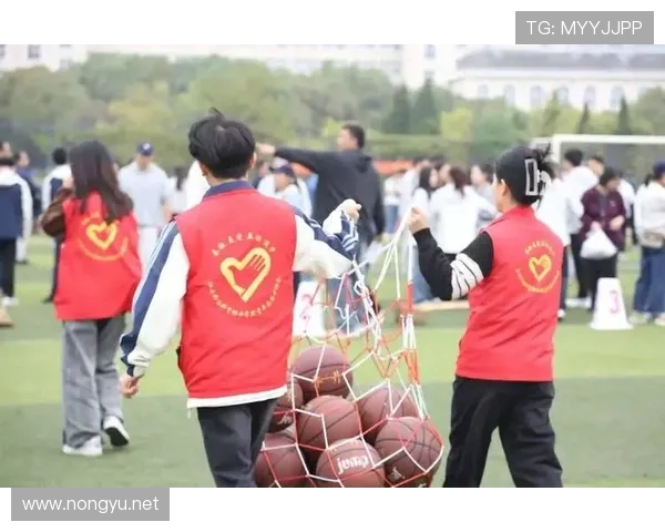 青春力量汇聚赛场体育志愿者用行动点亮城市名片服务盛会展现文明风采